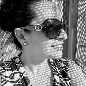 Meet your Posher, Yoyis